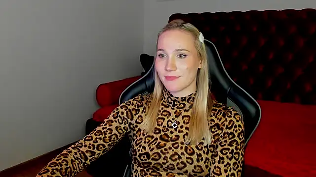 ElaraVoltage's Live XXX Chat