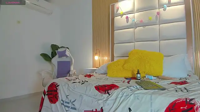 Taylor_Royal_ Live XXX Chat