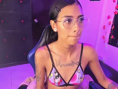 KarlaSlutSkinny__のライブXXXチャット