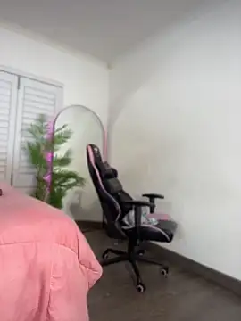 SandyLovely212n Live XXX chat