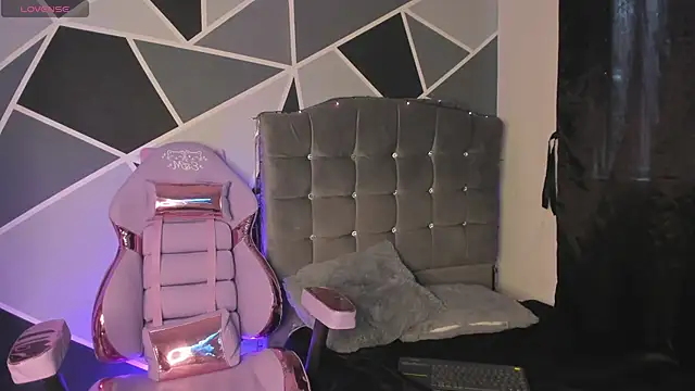 Chat +18 de alyssa_magiic ao vivo