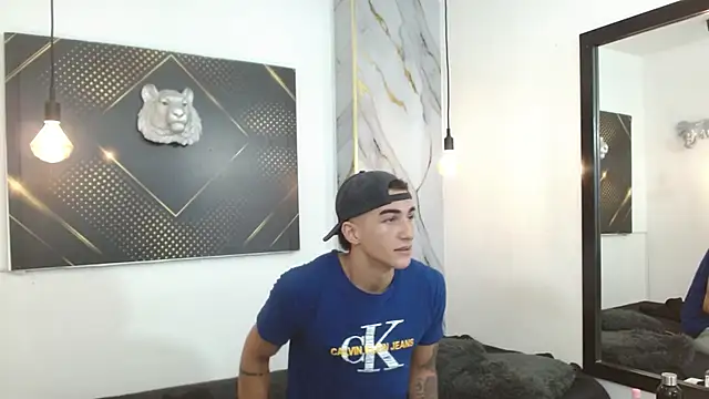 Show de webcam de GoldenDesireX_