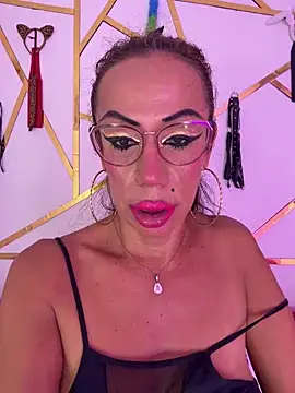 YOURSDEBORA webcam show