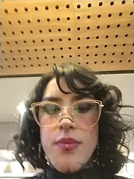 taaylor33 Adlı Modelin Canlı XXX Sohbeti