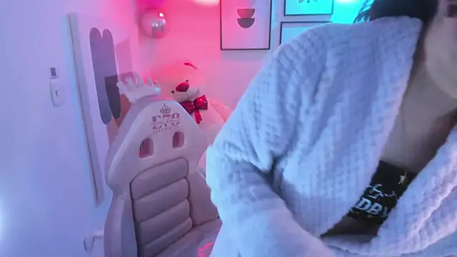 XXX chat uživo modela Shady_bug