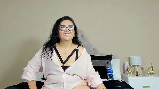 AlmaraRouge: онлайн-секс-чат