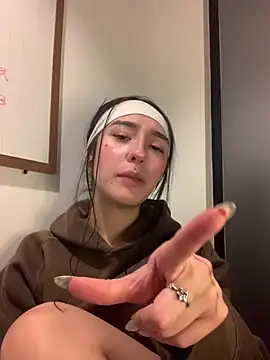 Pokazy przed kamerką – NickieCute-