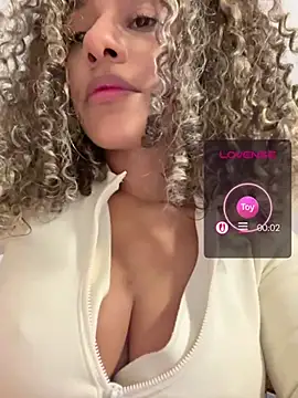 XXX chat uživo modela Belkaj