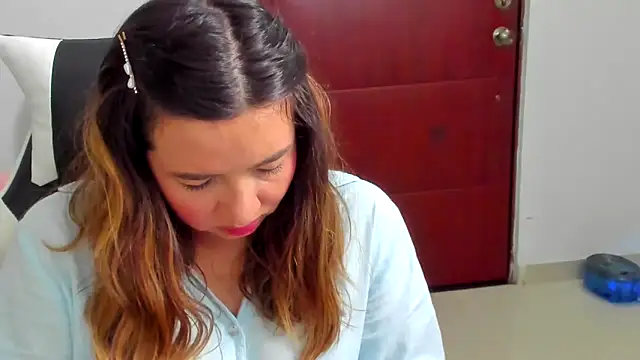 __Emma__11__Lecat_ Adlı Modelin Canlı XXX Sohbeti