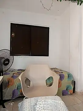 Miss-boobs: διαδικτυακό σόου στην κάμερα