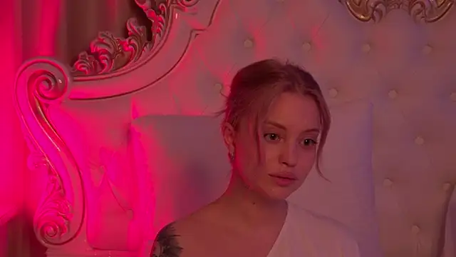 MollyHilton Live XXX-chat