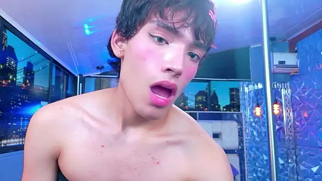 Pokazy przed kamerką – AlecciaNova