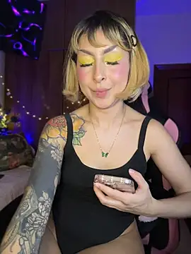 Cinamoonn élő XXX-chatje