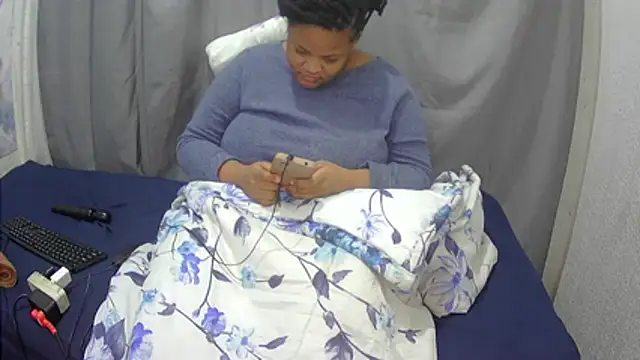 แชท XXX สดของ BigSexyEbony