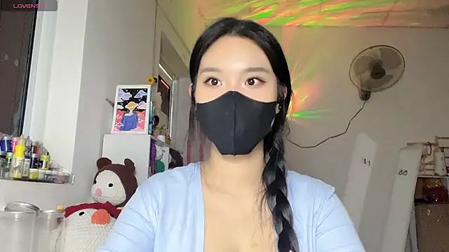 Tieu-May Live XXX-chat