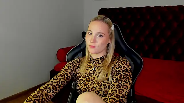 Pokazy przed kamerką – ElaraVoltage