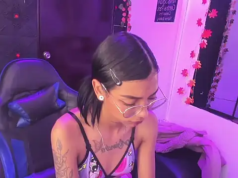 Chatroom XXX en direct de KarlaSlutSkinny__