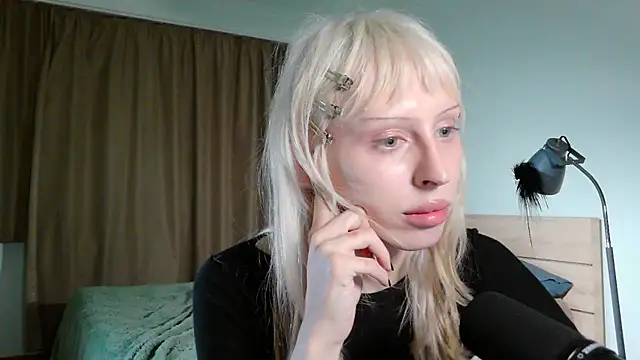 Pokazy przed kamerką – Sora100000