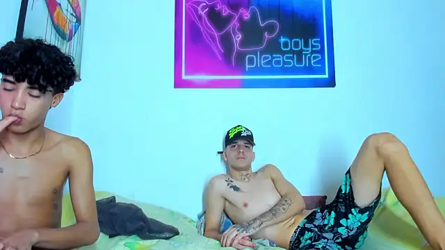 Pleasure_boys_hot – Live XXX-chat