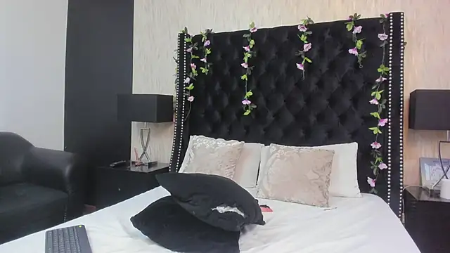 Show modela MeganNightt na web-kameri