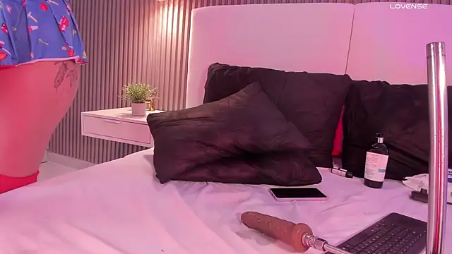 annie_clarkson: онлайн-секс-чат