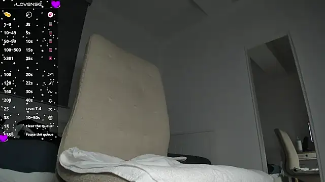 Sembang XXX Secara Langsung laura-hills18