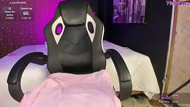 nahomyrusell élő XXX-chatje