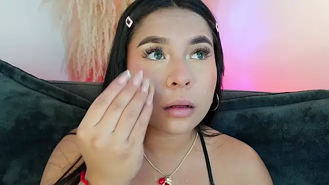 mia_roux1's Live XXX Chat