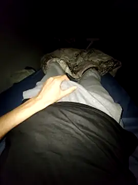 RaoufDz17cm: διαδικτυακό σόου στην κάμερα