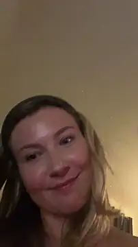 Chat +18 de WhereisAlice ao vivo