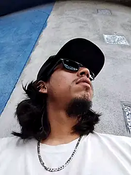 AlexAlejandro13 即時 XXX 聊天