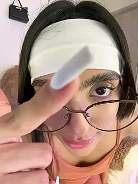 Chatroom XXX en direct de ZaraLuuv