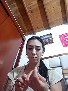 LunaZambrano's Live XXX Chat