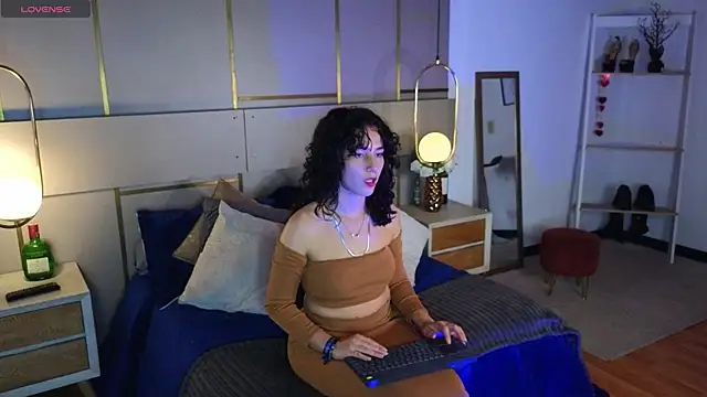 Lina_Montclair Chat XXX in diretta