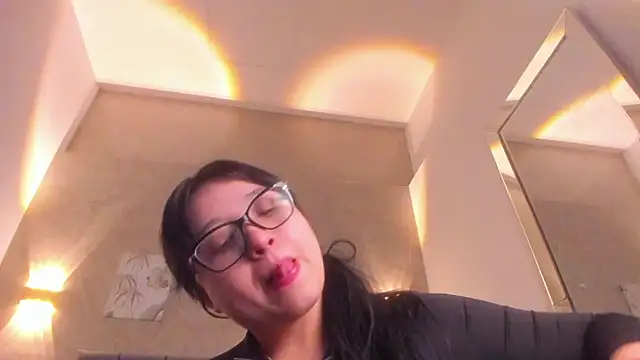 Lunaa_bellaa élő XXX-chatje