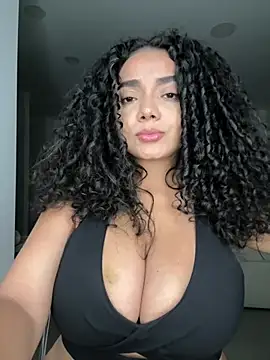 Curlyierr's Live XXX Chat