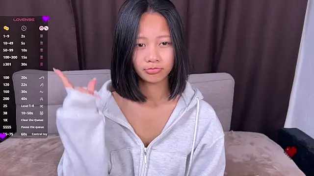 MadnessQueen Show in webcam