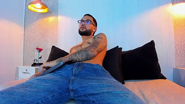 Pokazy przed kamerką – KyleJoss30