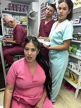 Show modela kandalove na web-kameri