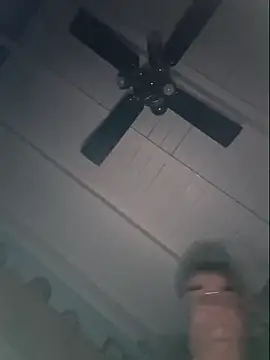 darialmas: διαδικτυακό σόου στην κάμερα