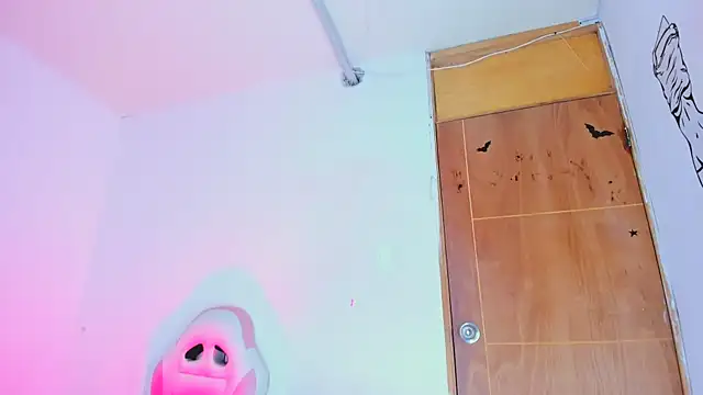 Emily_Coper18 Adlı Modelin Canlı XXX Sohbeti