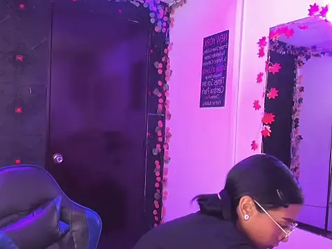 KarlaSlutSkinny__ 现场XXX聊天