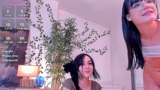 mira0_0's Webcam Show
