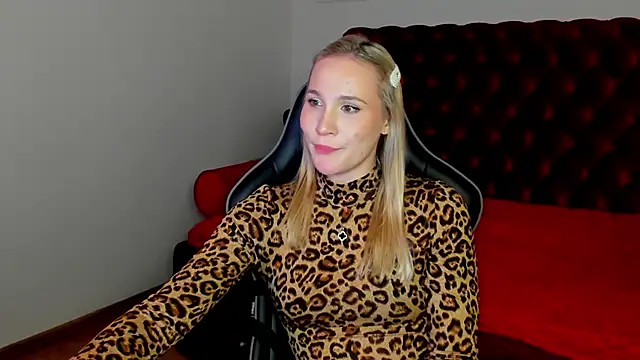 ElaraVoltage's Live XXX Chat