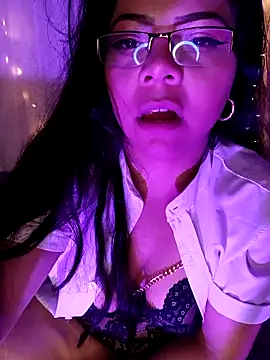 ROUSSE_SINCLAIR Adlı Modelin Canlı XXX Sohbeti