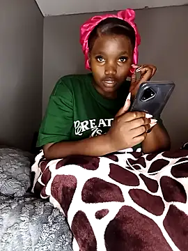 EbonyBabe020 Adlı Modelin Canlı XXX Sohbeti