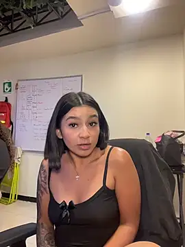 AlyssaRay's Live XXX Chat