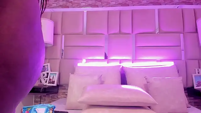 ShaniaBrownn's Live XXX Chat