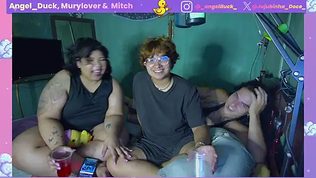 Chat +18 de Angel_Duck ao vivo