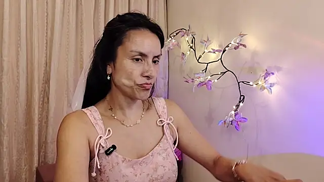 แชท XXX สดของ Bella_Exhibition